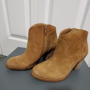 🍀Suede Booties 🍀 Lucky Brand "Eller"